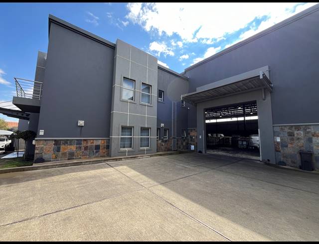 1,551M² WAREHOUSE TO LET IN SPARTAN